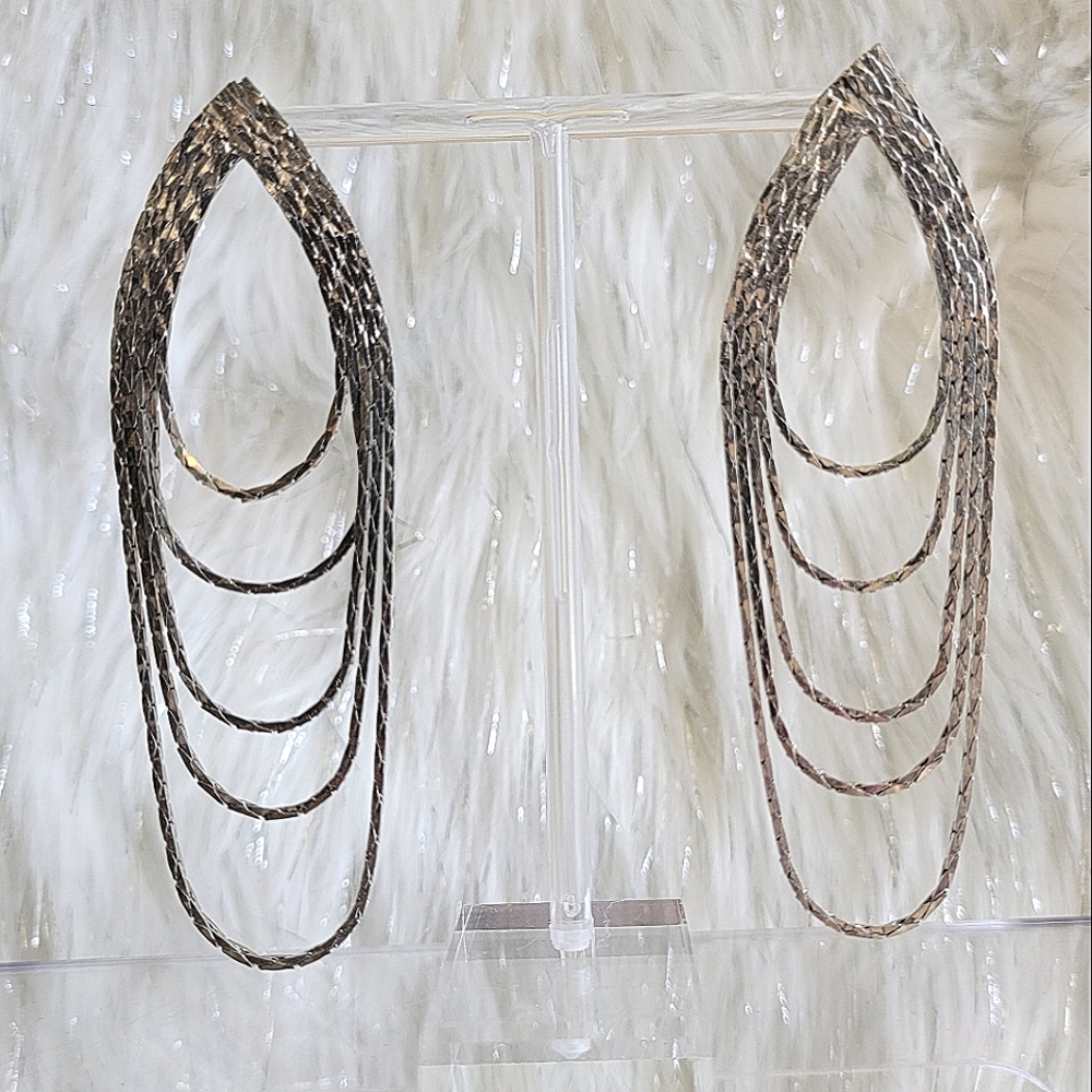 Windsor Dangling Earrings